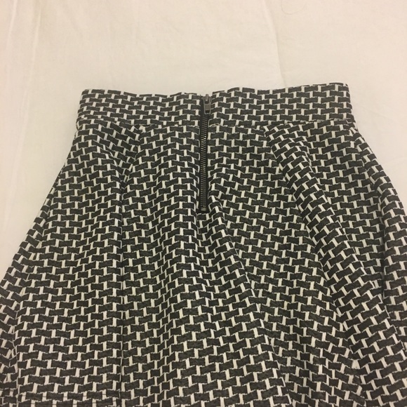 Checkered black and white school girl skirt - Picture 5 of 6